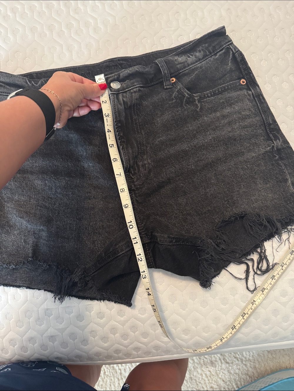 American Eagle Outfitters Black mid-Rise ex boyfriend Distressed Denim Shorts - Picture 6 of 7